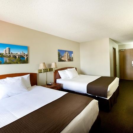 Riviera Motor Inn Saskatoon Bagian luar foto