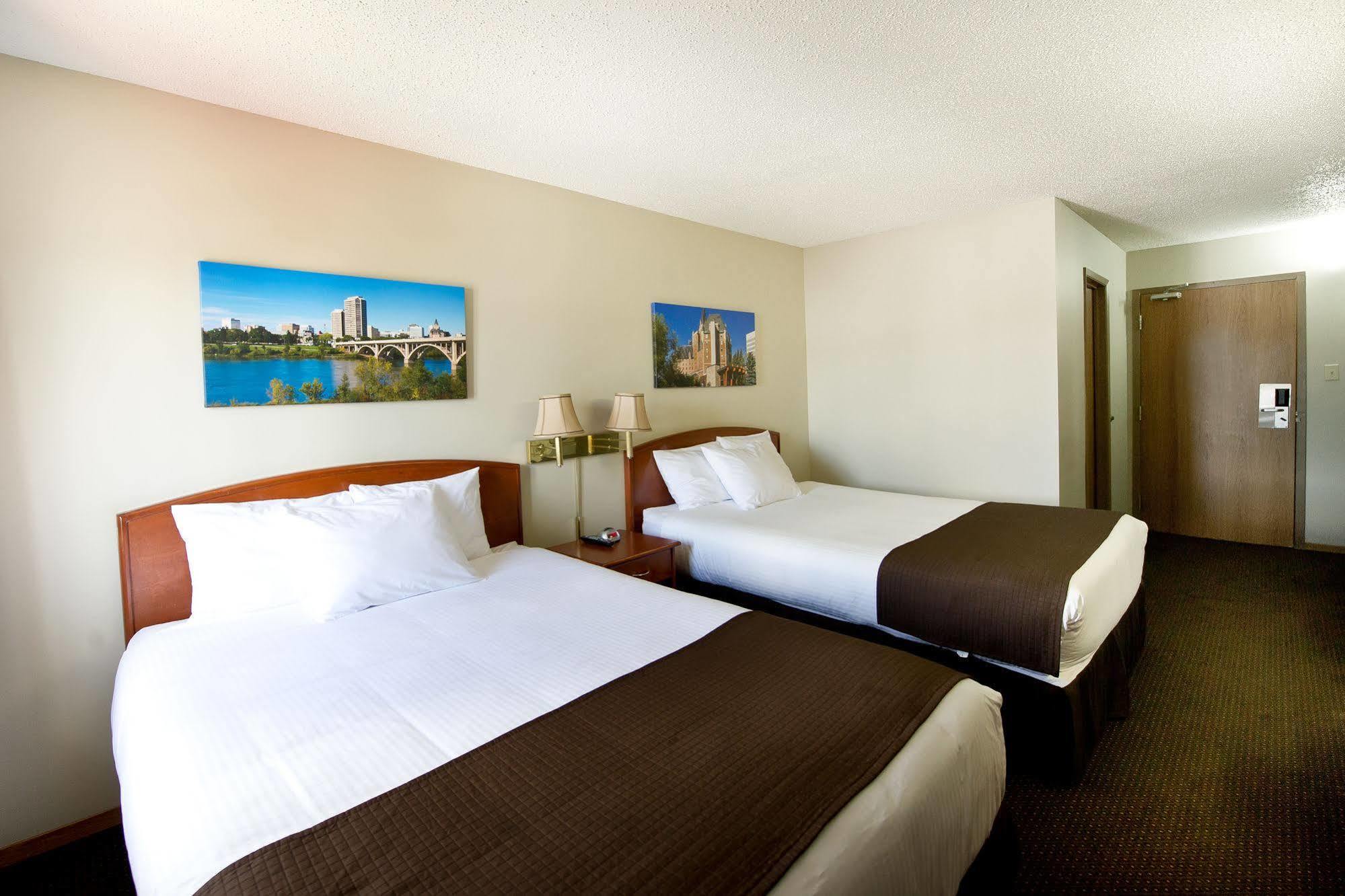 Riviera Motor Inn Saskatoon Bagian luar foto