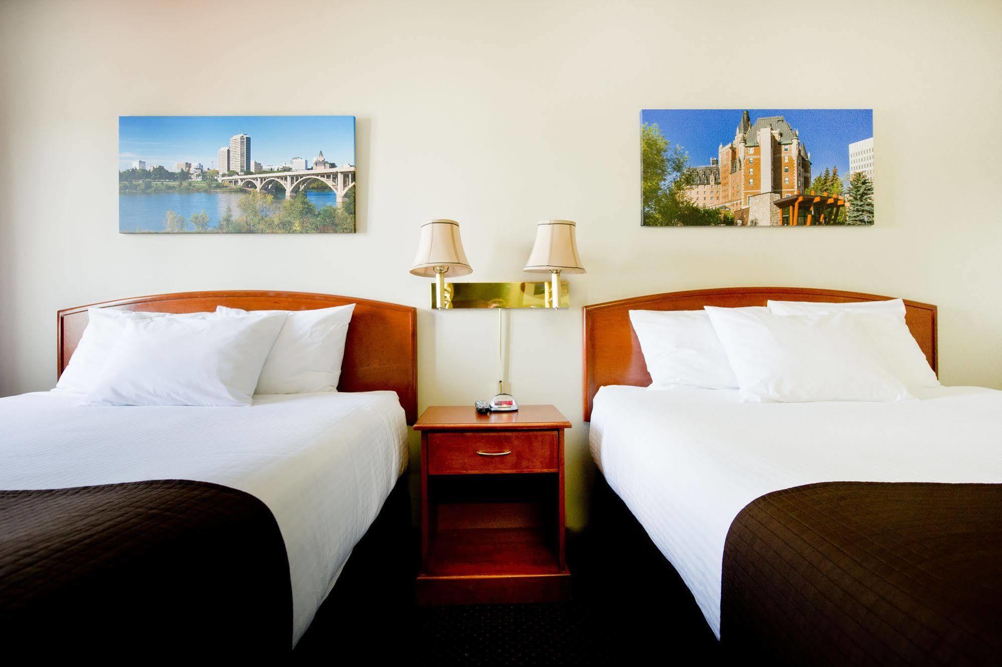 Riviera Motor Inn Saskatoon Bagian luar foto