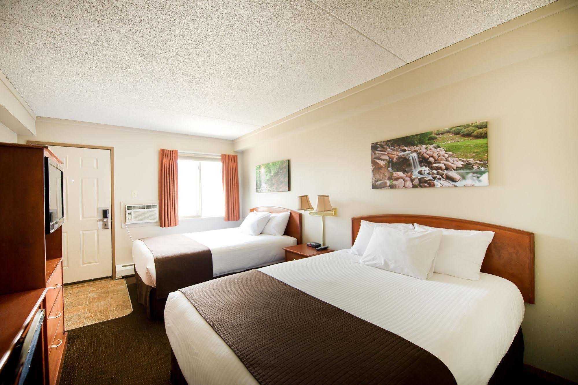 Riviera Motor Inn Saskatoon Bagian luar foto