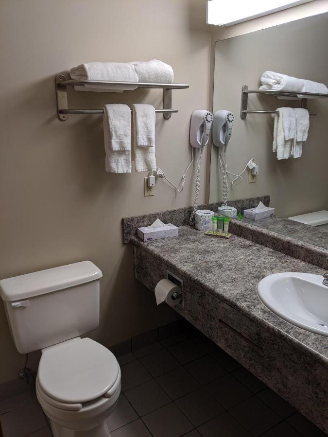 Riviera Motor Inn Saskatoon Bagian luar foto
